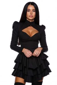 Sugar Dress rochie cu volane neagra, decolteu generos se inchide la gat si are umeri bufanti