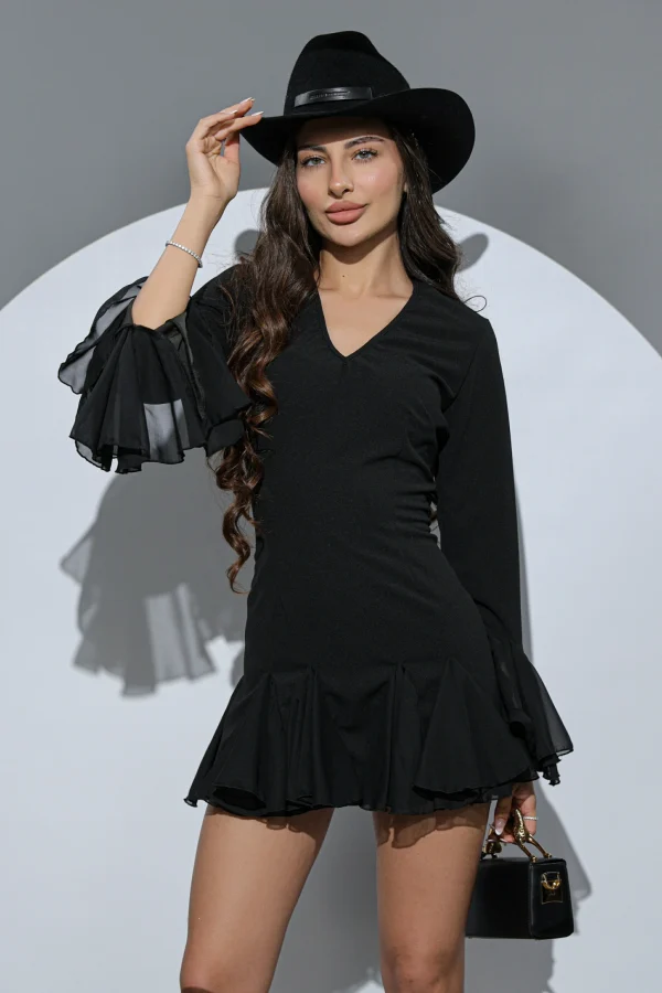 rochie neagră scurtă cu mâneci clopot și croi evazat – cat dress