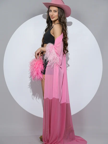 Cardigan cu pene roz – cardigan lung transparent cu pene pe mâneci, stil editorial de la Prive Boutique