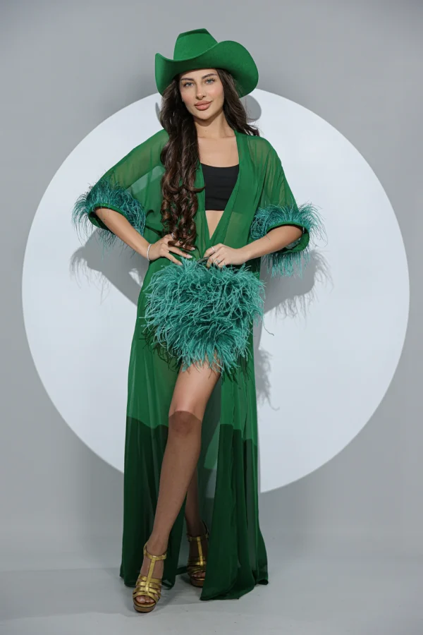 Cardigan cu pene verde – cardigan lung transparent cu pene pe mâneci, stil editorial de la Prive Boutique