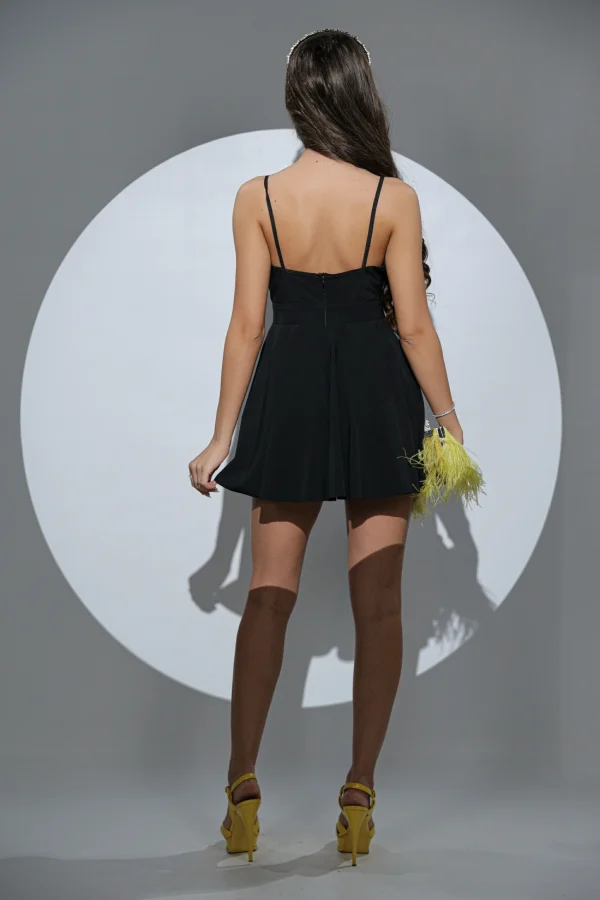 Simple Dress – rochie neagră scurtă cu bretele subțiri și volane în zona bustului, Prive Boutique