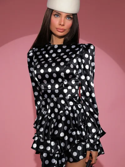 Rochie cu buline și volane