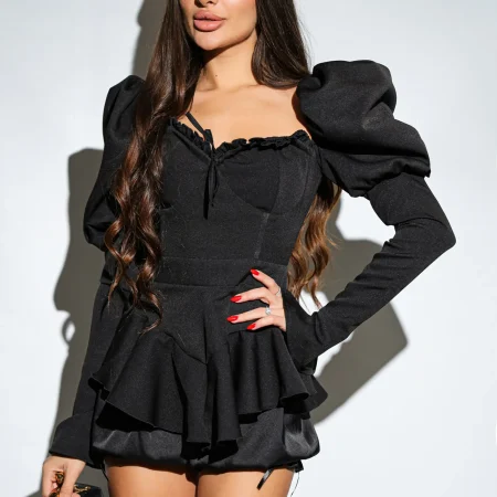 Top cu volan si umeri bufanti outfit elegant Romania