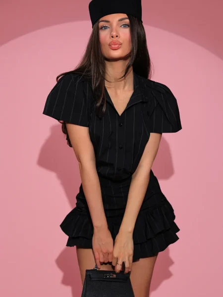 Compleu Mob Wife negru cu dungi perfect pentru o zi la office sau in oras usor de accesorizat